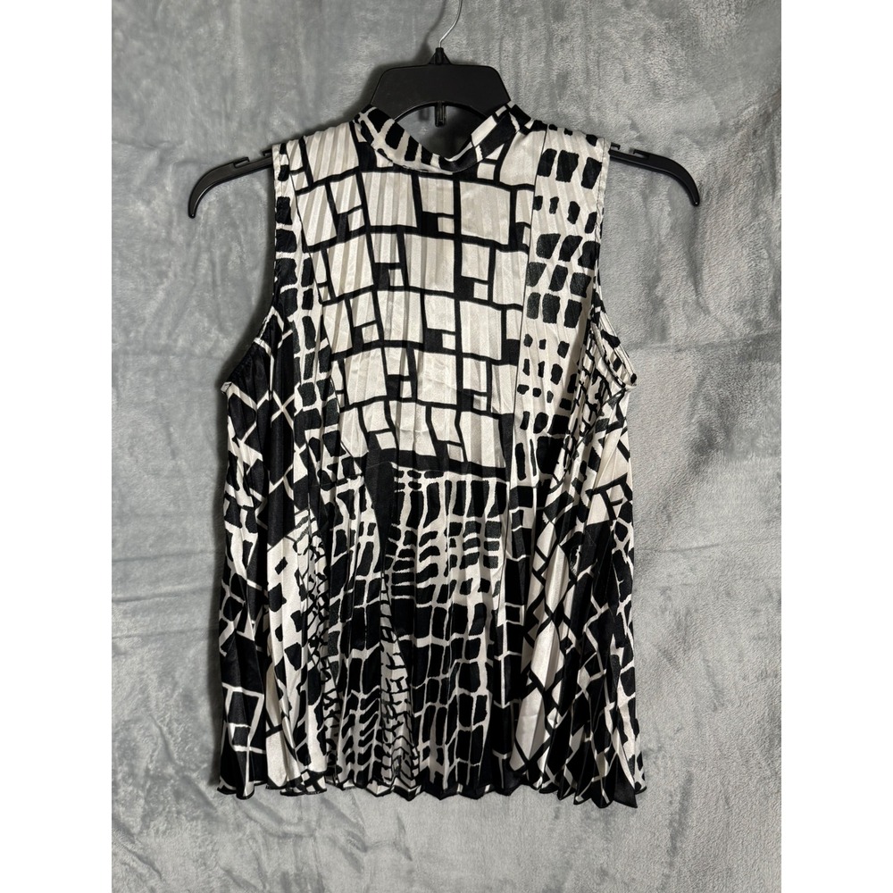 Dressbarn Womens Large Pleated Sleeveless Blouse Black Geometric Tie
Back NEW